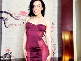 Amateur webcam babe showing her sexual goods