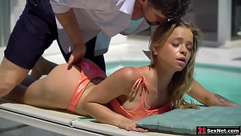 21SexNet.com – A guy joins his blonde friend on the side of the pool.He removes her top then fingers her ass.The teen blowjobs him then bends over for an anal sex.