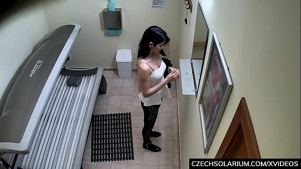 Voyeur TEEN Lady Rubbing her Pussy