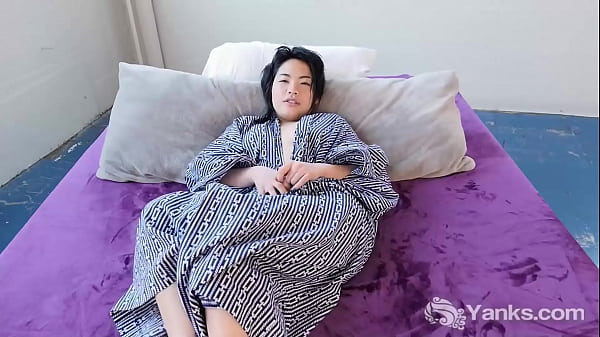 Yanks Amateur Asian Hope Gold Playing With Her Pussy