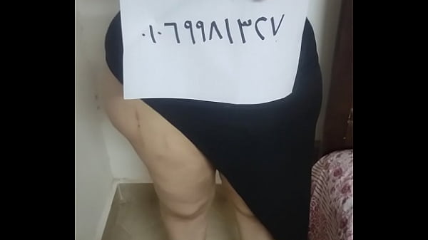 لابسه قميص نوم جامد ويتكلم الواد بتاعها كاميرا