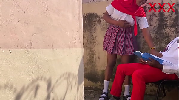 QUICKEE AT THE NEIGHBORS WINDOW. PLEASE SUBSCRIBE TO RED