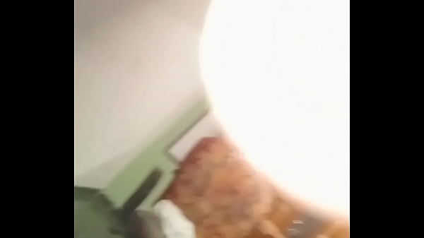 Señora zorra de gdl acostada recibiendo verga