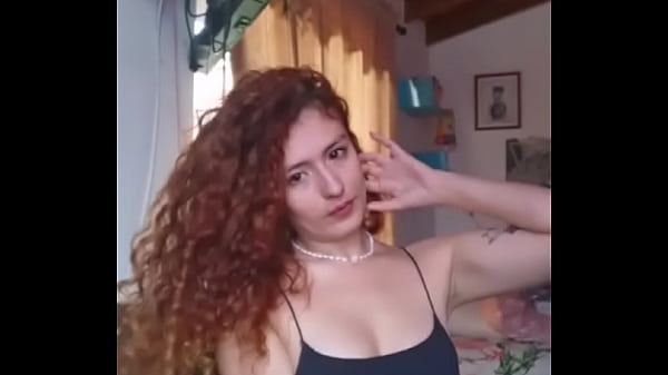 Depravada masturbándose