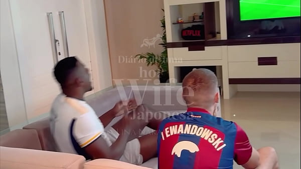 negao fodendo forte a esposa gostosa enquanto o corno toca punheta! asiatica safada pediu para os dois gozarem na cara – John Coffee – Lina Nakamura