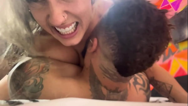 Eu gozei no pau dele ele gozou dentro de mim encheu minha buceta de gozo quentinho .Gozada na buceta Gozada história de porno caseiro minha primeira gozada na buceta !